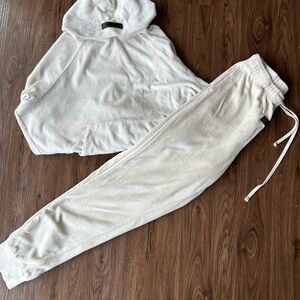 ESSENTIALS Cream velour lounge set